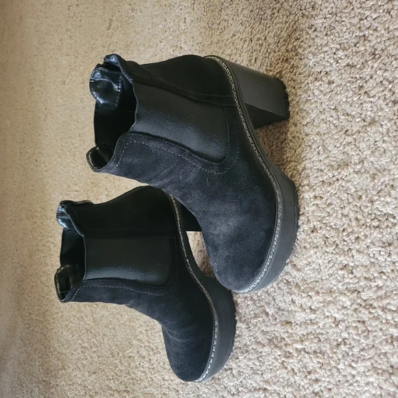 Olivia Miller Emily Chunky Heel Chelsea Boots, Size 8 - Picture 4 of 9